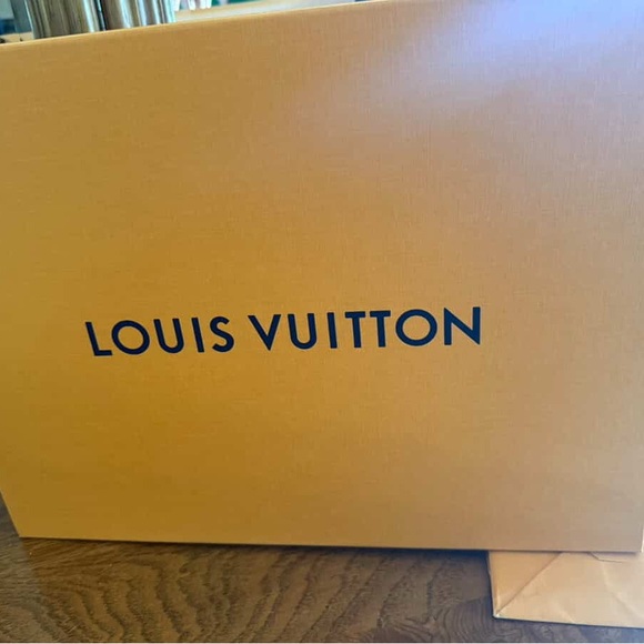 Louis Vuitton Neverfull MM Monogram Tote - Picture 9 of 10